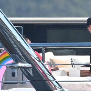 Semi-exclusif - David Beckham, sa femme Victoria et leurs enfants, Harper et Cruz avec sa compagne Tana Holding en vacances sur leur Yacht à Saint-Tropez le 22 juillet 2022. 