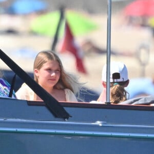 Semi-exclusif - David Beckham, sa femme Victoria et leurs enfants, Harper et Cruz avec sa compagne Tana Holding en vacances sur leur Yacht à Saint-Tropez le 22 juillet 2022. 