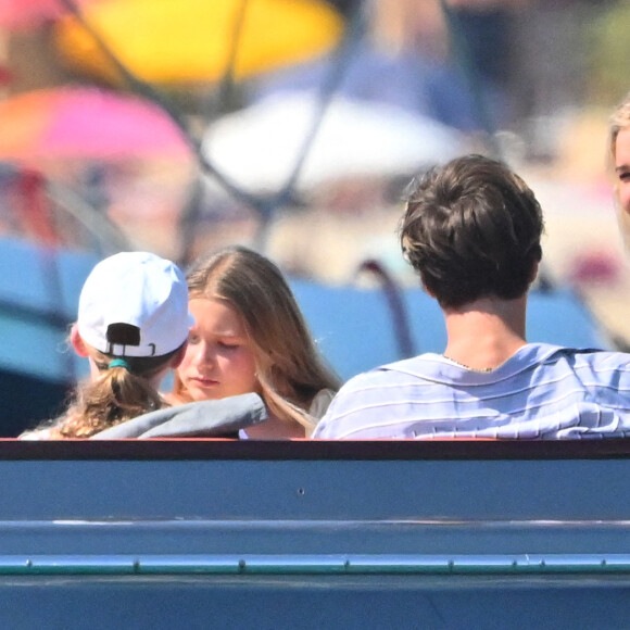 Semi-exclusif - NO WEB - David Beckham, sa femme Victoria et leurs enfants, Harper et Cruz avec sa compagne Tana Holding en vacances sur leur Yacht à Saint-Tropez le 22 juillet 2022. 
