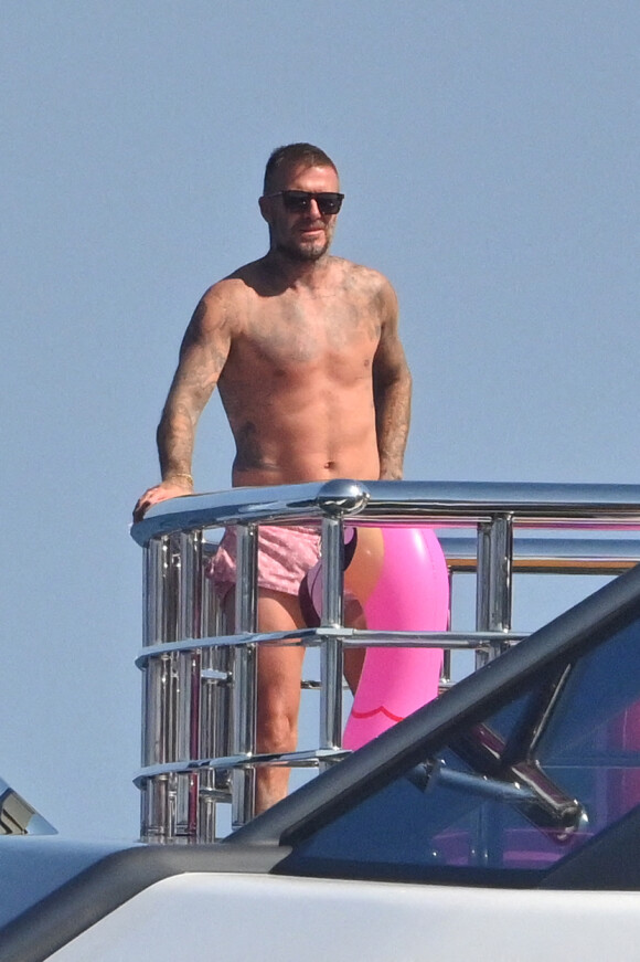 Semi-exclusif -  David Beckham, sa femme Victoria et leurs enfants, Harper et Cruz avec sa compagne Tana Holding en vacances sur leur Yacht à Saint-Tropez le 22 juillet 2022. 