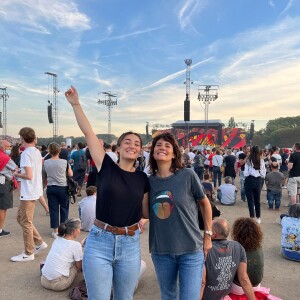 Estelle Denis et sa fille Victoire étaient au concert des Roling Stones ce samedi. @ Instagram / Estelle Denis