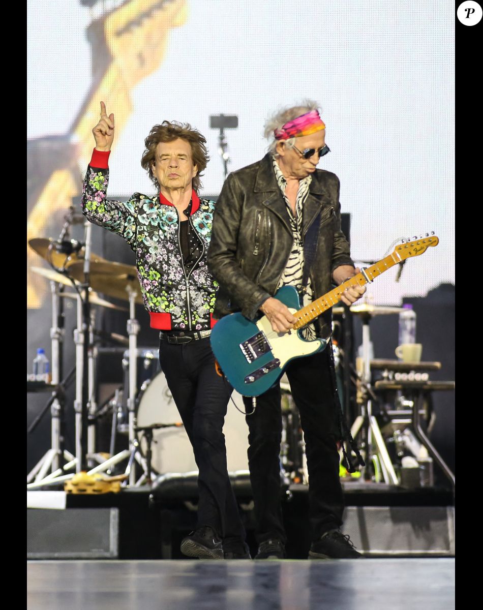 Mick Jagger, Keith Richards, Ron Wood, Steve Jordan, Darryl Jones - Les Rolling Stones en concert à l'hippodrome de Longchamp, dans le cadre de leurs tournée anniversaire "Sixty", qui marque leurs 60 ans de carrière (1962-2022). Paris, le 23 juillet 2022. © Stéphane Vansteenkiste/Bestimage