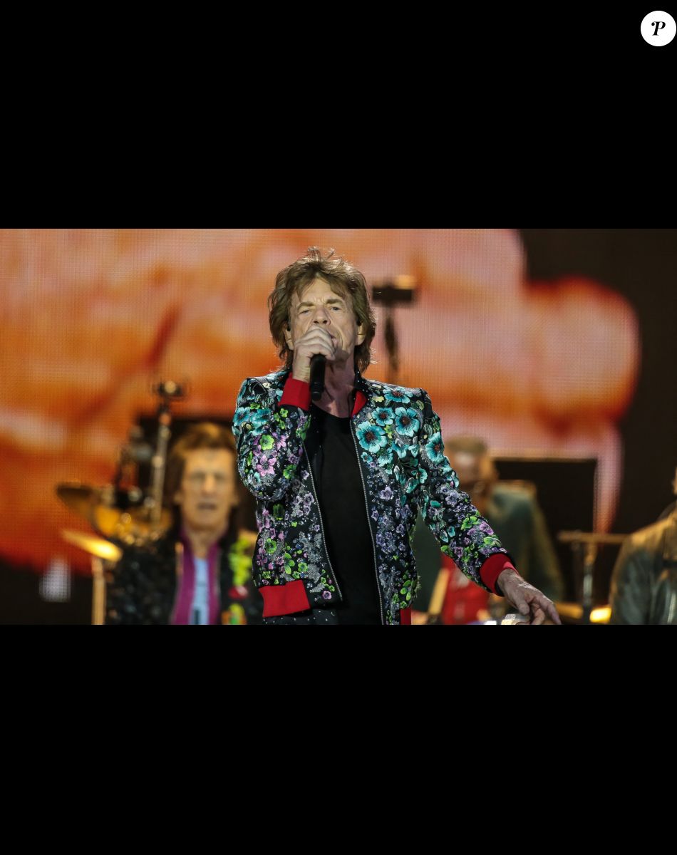 Mick Jagger, Keith Richards, Ron Wood, Steve Jordan, Darryl Jones - Les Rolling Stones en concert à l'hippodrome de Longchamp, dans le cadre de leurs tournée anniversaire "Sixty", qui marque leurs 60 ans de carrière (1962-2022). Paris, le 23 juillet 2022. © Stéphane Vansteenkiste/Bestimage