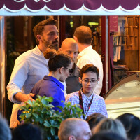 Jennifer Lopez et Ben Affleck : câlins chez Micromania, devant Max le fils de J-Lo sosie de son célèbre papa