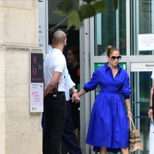 Semi-Exclusif - Ben Affleck et sa femme Jennifer Lopez ont visité le musée de l'Orangerie avec leurs enfants respectifs Seraphina, Violet, Maximilian et Emme lors de leur lune de miel à Paris, le 25 juillet 2022.