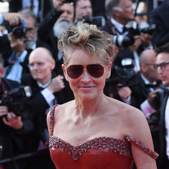 Sharon Stone - Montée des marches du film " Elvis " lors du 75ème Festival International du Film de Cannes. Le 25 mai 2022 © Giancarlo Gorassini / Bestimage 