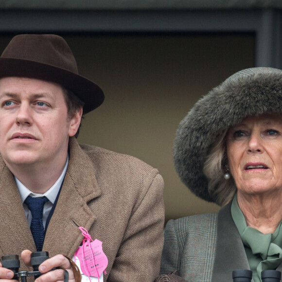 Camilla Parker Bowles, duchesse de Cornouailles, et ses enfants Tom Parker Bowles et Laura Lopes - Deuxième jour des courses hippiques au festival de Cheltenham. Le 11 mars 2015 