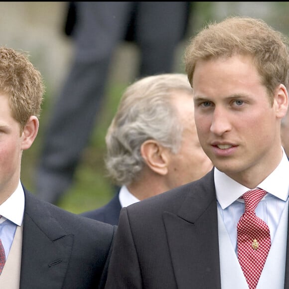 Prince Harry et Prince William - Mariage de Laura Parker-Bowles et Harry Lopes dans la St. Cyriac's Church, Lacock, Wiltshire.