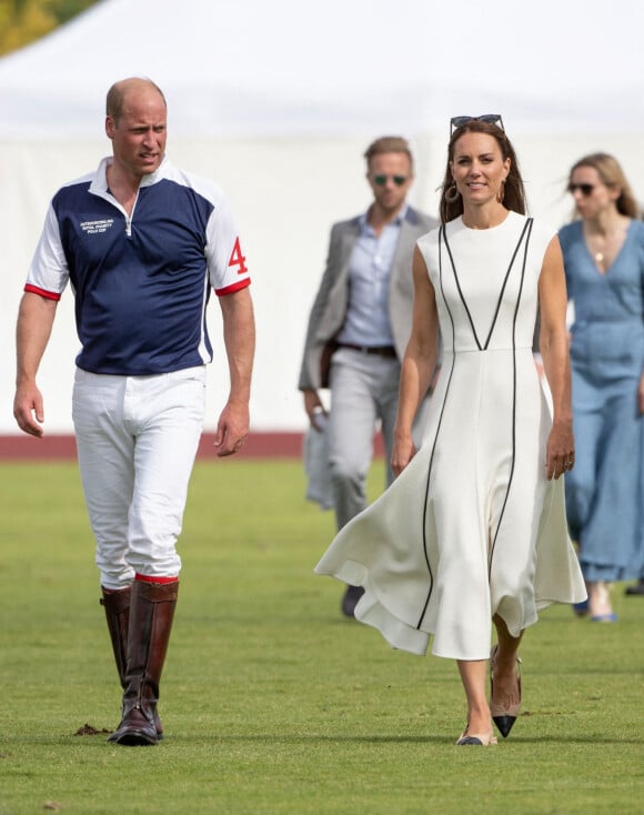 Le prince William, duc de Cambridge, et Catherine (Kate) Middleton, duchesse de Cambridge, assistent au match de polo caritatif Out-Sourcing Inc au Guards Polo Club, Smiths Lawn à Windsor le 6 juillet 2022. 