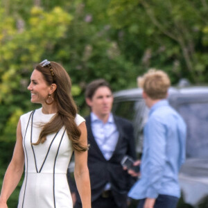 Le prince William, duc de Cambridge, et Catherine (Kate) Middleton, duchesse de Cambridge, assistent au match de polo caritatif Out-Sourcing Inc au Guards Polo Club, Smiths Lawn à Windsor le 6 juillet 2022. 