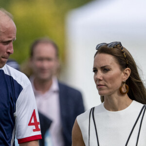 Le prince William, duc de Cambridge, et Catherine (Kate) Middleton, duchesse de Cambridge, arrivent au match de polo caritatif Out-Sourcing Inc au Guards Polo Club, Smiths Lawn à Windsor le 6 juillet 2022. 