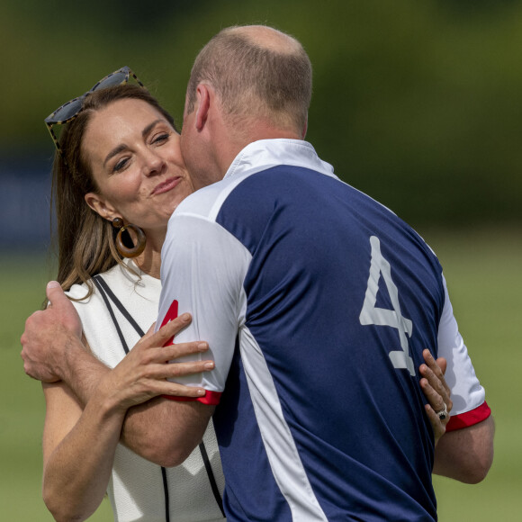 Le prince William, duc de Cambridge, et Catherine (Kate) Middleton, duchesse de Cambridge, arrivent au match de polo caritatif Out-Sourcing Inc au Guards Polo Club, Smiths Lawn à Windsor le 6 juillet 2022. 