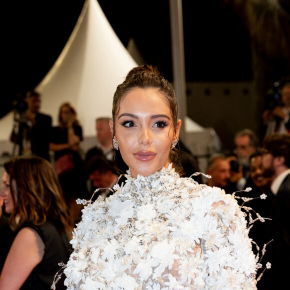 Nabilla Benattia (enceinte) - Montée des marches du film " Stars At Noon " lors du 75ème Festival International du Film de Cannes. Le 25 mai 2022 © Cyril Moreau / Bestimage