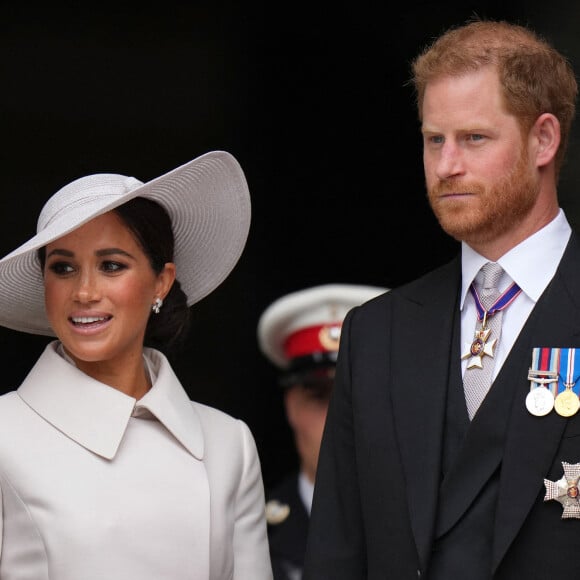 Le prince Harry, duc de Sussex, et Meghan Markle, duchesse de Sussex - Les membres de la famille royale et les invités à la sortie de la messe du jubilé, célébrée à la cathédrale Saint-Paul de Londres, Royaume Uni, le 3 juin 2022. 