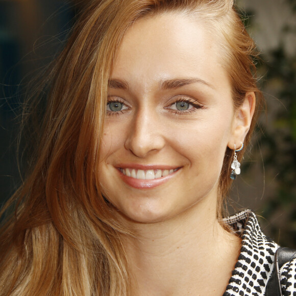 Emma Smet au village lors des Internationaux de France de Tennis de Roland Garros à Paris, le 6 juin 2018. © Christophe Aubert via Bestimage 