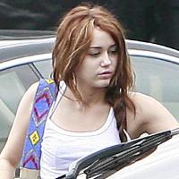Miley Cyrus : à moitié endormie, elle hante les rues de Los Angeles... en jogging !