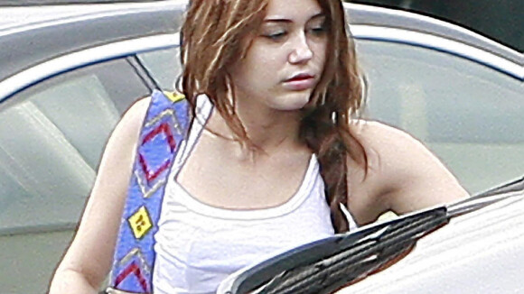 Miley Cyrus : à moitié endormie, elle hante les rues de Los Angeles... en jogging !