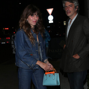 Exclusif - Lou Doillon arrive à son hôtel à Milan, le 25 septembre 2021. 