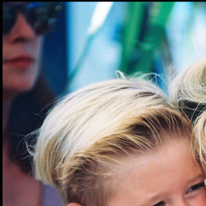 Jordy et sa mère à Saint-Tropez en 1994. 