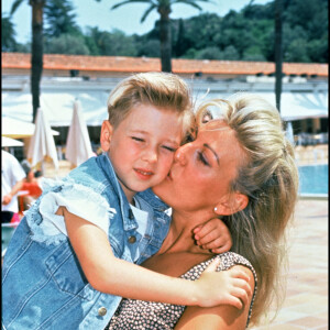Jordy et sa mère en 1994. 