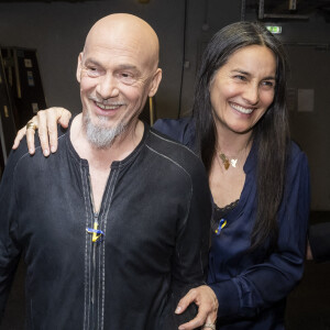 Exclusif - Florent Pagny et sa femme Azucena - Backstage de l'émission spéciale "Unis pour l'Ukraine" à la Maison de la Radio et de la Musique, diffusée en direct sur France 2 et présentée par Nagui et Leïla.Kaddour à Paris. © Cyril Moreau / Jack Tribeca / Bestimage 