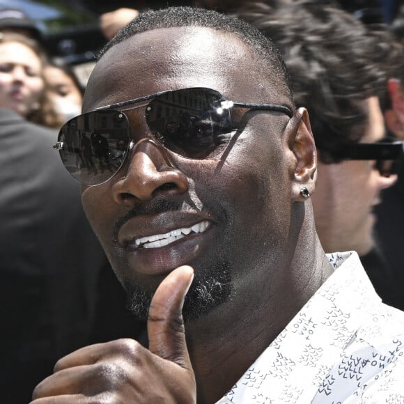 Omar Sy dans la cour Carrée du Louvre à Paris, France. © Jean-Baptiste Autissier/Panoramic/Bestimage 