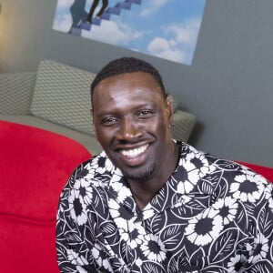 Interview de Omar Sy par A.Trapenard pour Brut lors du 75ème Festival International du Film de Cannes, France, le 19 mai 2022. © Jack Tribeca/Bestimage 