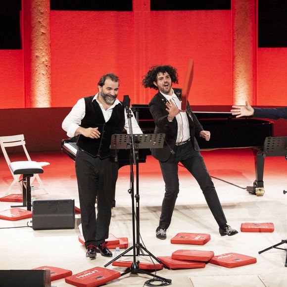 Exclusif - Florian Laconi, Laurent Arcaro, Simon Ghraichy - Le récital "Amici, Nemici" lors des "Nuits Classiques" du Festival de Ramatuelle, le 27 juillet 2022.  Exclusive - For Germany, call for price - The "Amici, Nemici" recital during the "Classical Nights" of the Ramatuelle Festival, July 27, 2022. 