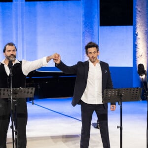 Exclusif - Florian Laconi, Laurent Arcaro, Simon Ghraichy - Le récital "Amici, Nemici" lors des "Nuits Classiques" du Festival de Ramatuelle, le 27 juillet 2022.  Exclusive - For Germany, call for price - The "Amici, Nemici" recital during the "Classical Nights" of the Ramatuelle Festival, July 27, 2022. 