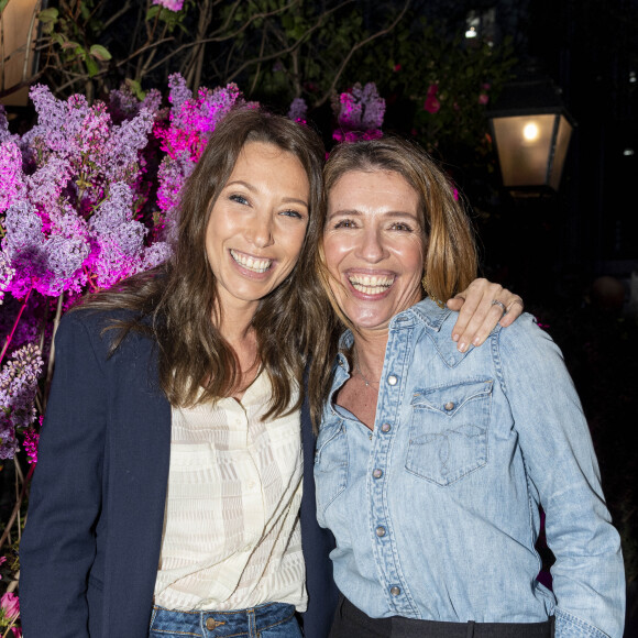 Laura Smet et Carole Chrétiennot - Remise du prix littéraire "La Closerie des Lilas" à la Closerie des Lilas à Paris le 12 avril 2022. © Pierre Perusseau/Bestimage