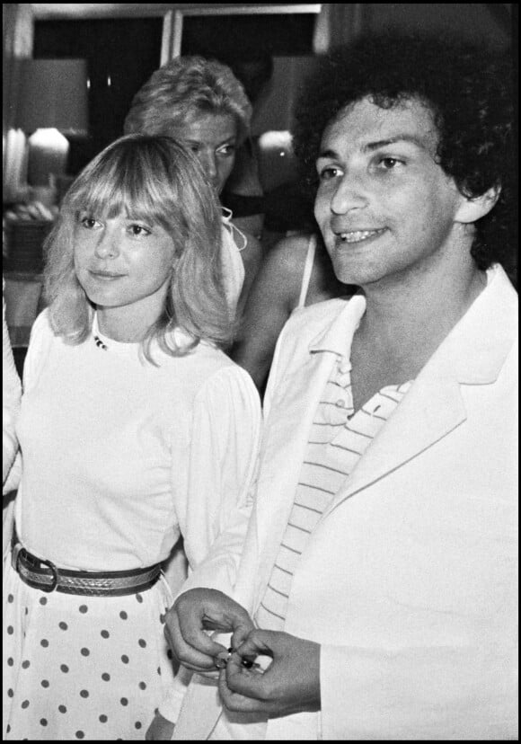 Michel Berger et sa femme France Gall à une soirée blanche chez Eddie Barclay à Saint Tropez