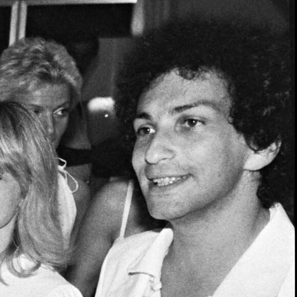 Michel Berger et sa femme France Gall à une soirée blanche chez Eddie Barclay à Saint Tropez