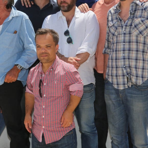 Alice David, Jenifer Bartoli, Jacques Dutronc, Jib Pocthier, Lannick Gautry, Fabrice Begotti, Thierry Neuvic, Thomas VDB, Medi Sadoun et Cyril Gueï lors d'un photocall de l'équipe du film "Les Francis" du réalisateur Fabrice Begotti à l'hôtel restaurant Cala di Sole près d'Ajaccio en Corse, le 3 juin 2014. Dans "Les Francis", la chanteuse Jenifer Bartoli interprète son premier rôle au cinéma aux côtés de son compagnon Thierry Neuvic. Le film sortira le 23 juillet prochain. 