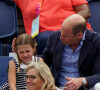 Le prince William et Kate Middleton, avec la princesse Charlotte, encouragent l'équipe de natation lors des Jeux du Commonwealth de Birmingham
