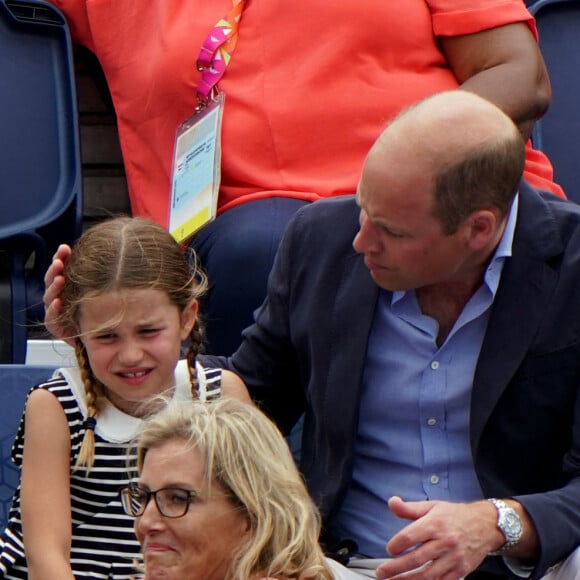 Le prince William et Kate Middleton, avec la princesse Charlotte, encouragent l'équipe de natation lors des Jeux du Commonwealth de Birmingham