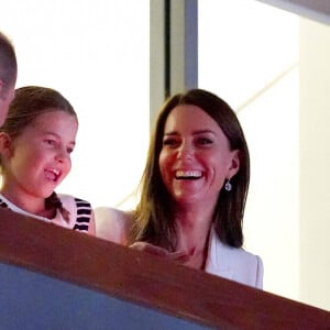 Le prince William, duc de Cambridge, et Catherine (Kate) Middleton, duchesse de Cambridge, avec la princesse Charlotte de Cambridge assistent à l'épreuve de gymnastique artistique lors des Jeux du Commonwealth de Birmingham, le 2 août 2022.  The Duke and Duchess of Cambridge with Princess Charlotte watching the Artistic Gymnastics at Arena Birmingham on day five of the 2022 Commonwealth Games in Birmingham. Picture date: Tuesday August 2, 2022. 