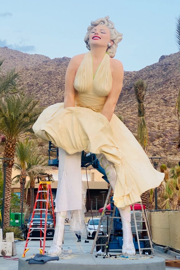Une statue de Marilyn Monroe érigée devant le musée d'art de Palm Springs, la représentant dans la fameuse scène du film "Sept ans de réflexion". Malgré la polémique jugeant la pose sexiste par certaines ligues de vertu, la statue s'apprête à trôner là où elle figurait déjà de 2012 à 2014. 