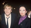 Gérard Depardieu et la chanteuse Barbara en soirée à Paris. 1982.