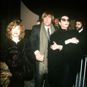 Gérard Depardieu, sa femme Elisabeth Depardieu et la chanteuse Barbara à Paris en 1983.