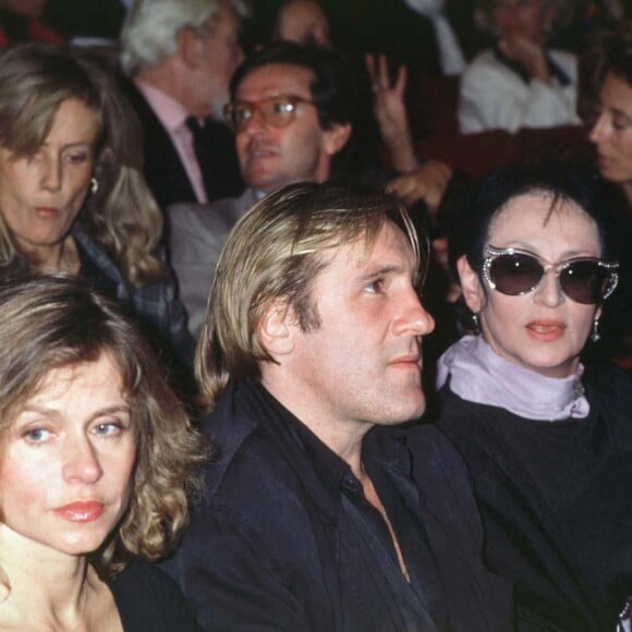 Archives - La chanteuse Barbara, Elisabeth et Gérard Depardieu au Théâtre des Bouffes Parisiens pour la pièce "Une absence".