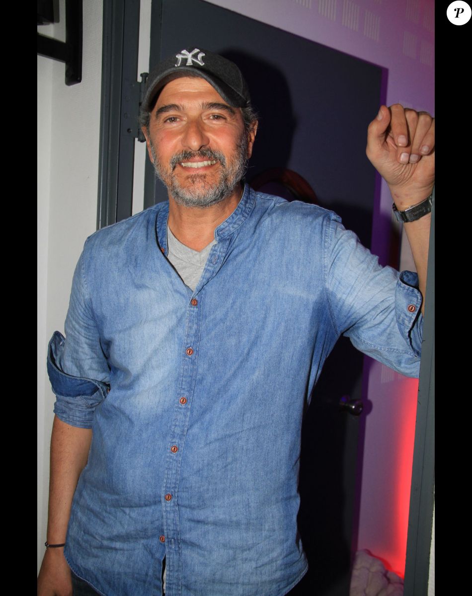 Exclusif - Daniel Lévi annonce qu'il est atteint d'un cancer lors de l'émission "Le Show de Luxe" sur la Radio Voltage à Paris, France, le 23 avril 2019. © Philippe Baldini/Bestimage