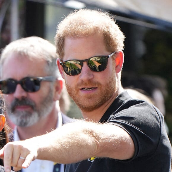 Le prince Harry et Meghan Markle lors du "Land Rover Challenge" au premier jour des Invictus Games 2020 à La Haye, le 16 avril 2022. 