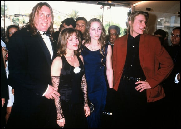 Gérard Depardieu, sa femme Elisabeth et leurs enfants Guillaume et Julie lors du festival de Cannes en 1992