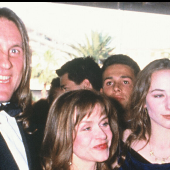 Gérard Depardieu, sa femme Elisabeth et leurs enfants Guillaume et Julie lors du festival de Cannes en 1992