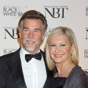 Olivia Newton-John et son mari John Eaterling - Olivia Newton-John lors de la soirée "Woman Of The Year" à Las Vegas le 23 janvier 2016.