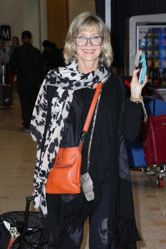 Exclusif - Olivia Newton John arrive à l'aéroport de Sydney, le 28 avril 2018.
