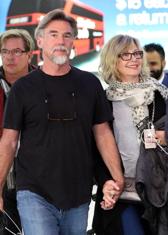 Exclusif - Olivia Newton John et son mari John Easterling arrivent à l'aéroport de Sydney.