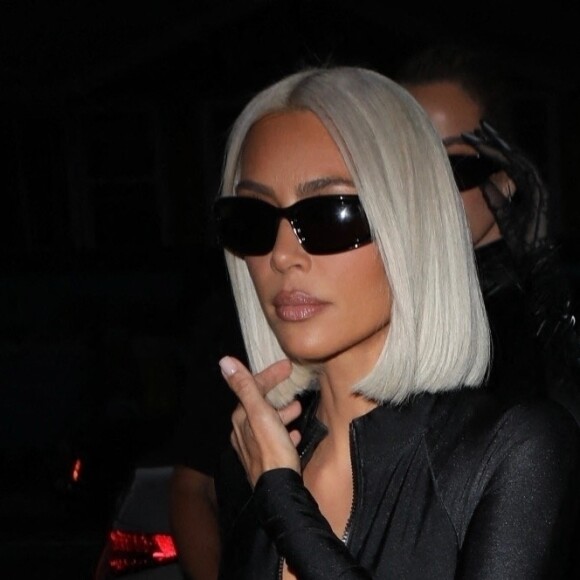 Exclusif - Kim Kardashian va dîner avec seur soeurs Khloe et Kylie et des amies au restaurant Giorgio Baldi à Santa Monica le 20 juillet 2022. 
