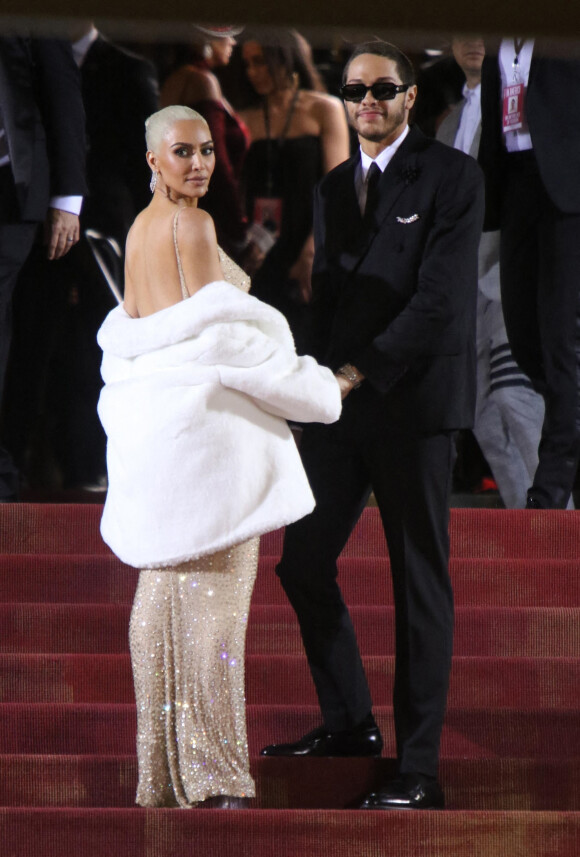 Kim Kardashian (qui porte la célèbre robe de Marilyn Monroe) et Pete Davidson - Les célébrités arrivent à la soirée du "MET Gala 2022" à New York, le 2 mai 2022. 