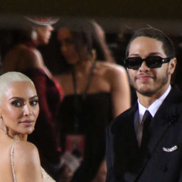Kim Kardashian (qui porte la célèbre robe de Marilyn Monroe) et Pete Davidson - Les célébrités arrivent à la soirée du "MET Gala 2022" à New York, le 2 mai 2022. 